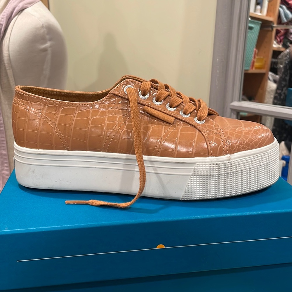croc leather brown platform sneaker